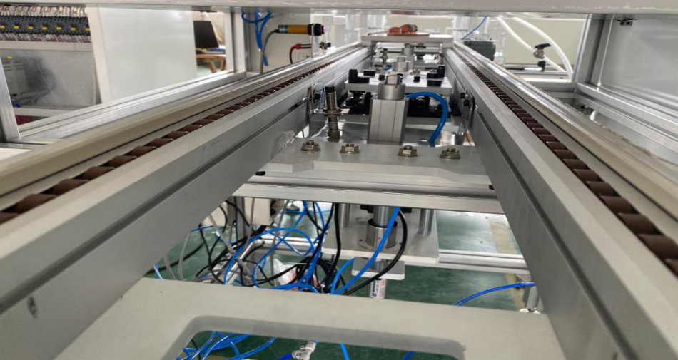 mg不朽情缘特瓷陶瓷橡胶复合衬板硫化喷胶线